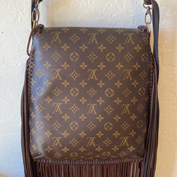 🎉 HOST PICK‼️ GORGEOUS AUTHENTIC LOUIS VUITTON REVAMPED CROSSBODY BAG‼️ - Picture 8 of 16